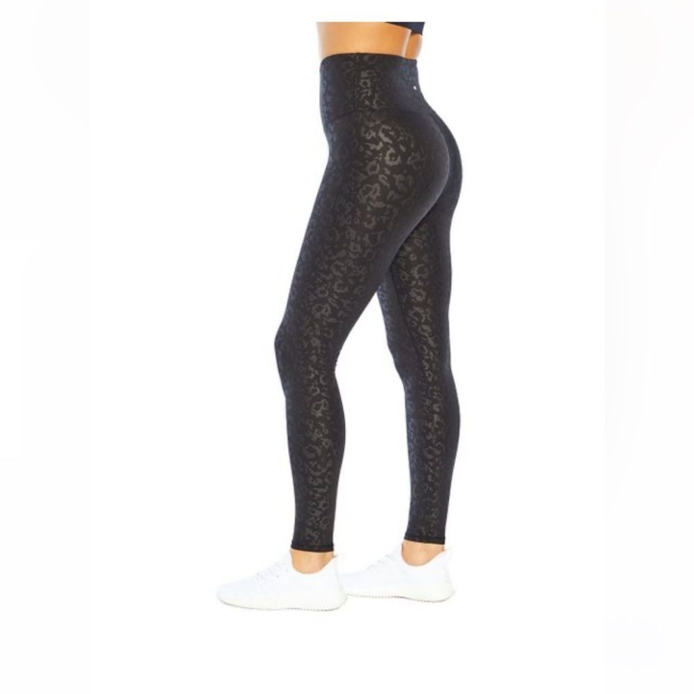 EUC Marika black leopard print leggings yoga 27” Size M Medium